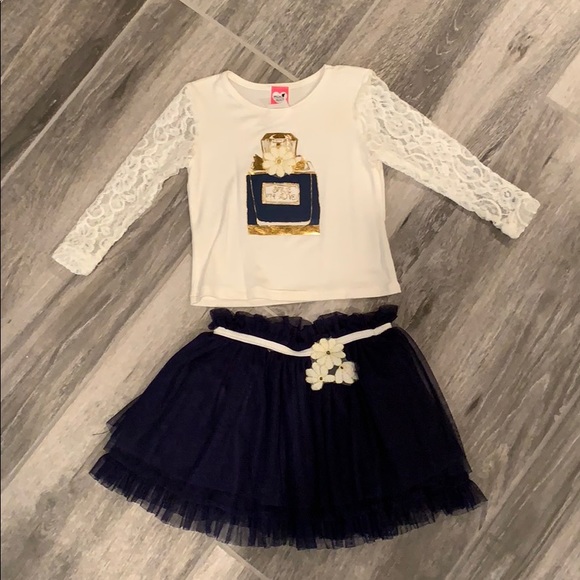 Mini mini 2pcs lace sleeve long sleeve top & tutu. - Picture 2 of 5